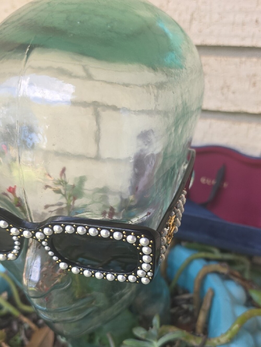 Gucci Black Sunglasses with Pearl Trim Unsex - Picture 3 of 7